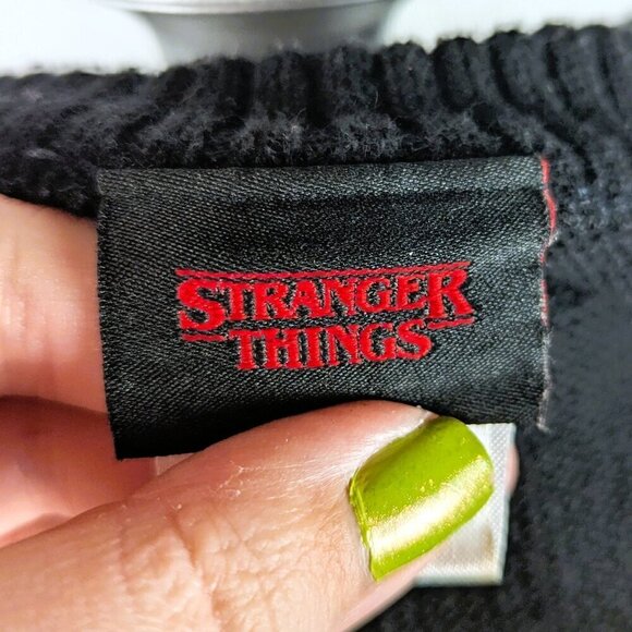 Stranger Things Eleven Black Long Sleeve Sweater 2XL - Picture 8 of 9